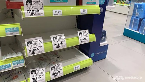 Sốt khẩu trang mùa dịch: Nhà sản xuất Trung Quốc bỏ nghỉ tết, Singapore cháy hàng - Ảnh 2. Sốt khẩu trang mùa dịch: Nhà sản xuất Trung Quốc bỏ nghỉ tết, Singapore cháy hàng - Ảnh 2.
