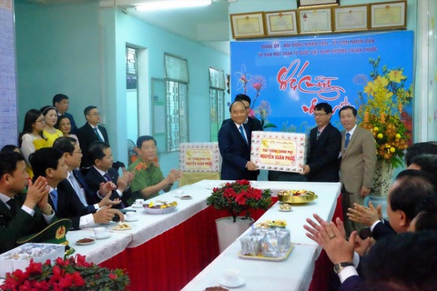 Thủ tướng xông đất chúc tết nhân dân Đà Nẵng - Ảnh 2. Thủ tướng xông đất chúc tết nhân dân Đà Nẵng - Ảnh 2.