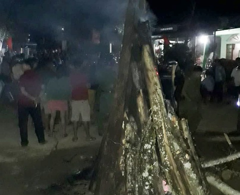 Kéo dây điện đón giao thừa bị điện giật chết - Ảnh 1. Kéo dây điện đón giao thừa bị điện giật chết - Ảnh 1.