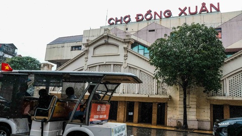 Mồng 1 tết, Hà Nội vừa ngớt lại mưa to, cuộc du xuân dang dở - Ảnh 9. Mồng 1 tết, Hà Nội vừa ngớt lại mưa to, cuộc du xuân dang dở - Ảnh 9.