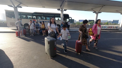Kéo vali đi chơi từ mùng 1 tết, tour Trung Quốc bị hủy vì virus corona - Ảnh 1. Kéo vali đi chơi từ mùng 1 tết, tour Trung Quốc bị hủy vì virus corona - Ảnh 1.