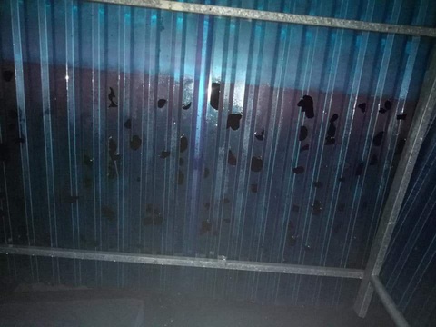 Mưa đá to như quả trứng, xe hơi vỡ cả kính, cả ngàn nhà dân thủng mái - Ảnh 6. Mưa đá to như quả trứng, xe hơi vỡ cả kính, cả ngàn nhà dân thủng mái - Ảnh 6.