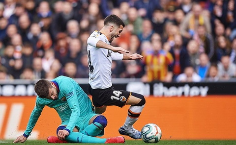 Messi bất lực, Barcelona nhận thất bại trước Valencia - Ảnh 2. Messi bất lực, Barcelona nhận thất bại trước Valencia - Ảnh 2.