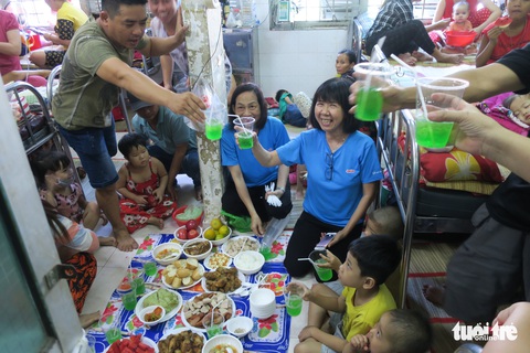 Tết cùng bệnh nhi ung thư - Ảnh 6. Tết cùng bệnh nhi ung thư - Ảnh 6.