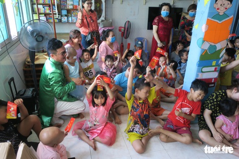 Tết cùng bệnh nhi ung thư - Ảnh 1. Tết cùng bệnh nhi ung thư - Ảnh 1.