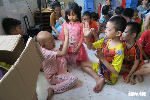 Tết cùng bệnh nhi ung thư - Ảnh 11. Tết cùng bệnh nhi ung thư - Ảnh 11.
