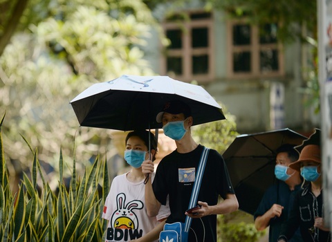 Khẩu trang các loại ở TP.HCM cháy hàng ngay trong 3 ngày tết - Ảnh 5. Khẩu trang các loại ở TP.HCM cháy hàng ngay trong 3 ngày tết - Ảnh 5.