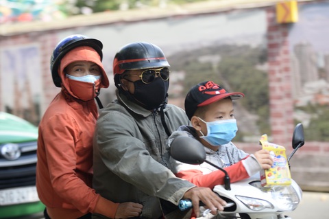 Khẩu trang các loại ở TP.HCM cháy hàng ngay trong 3 ngày tết - Ảnh 4. Khẩu trang các loại ở TP.HCM cháy hàng ngay trong 3 ngày tết - Ảnh 4.