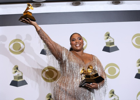 Billie Eilish thắng lớn tại lễ trao giải Grammy 2020 - Ảnh 2. Billie Eilish thắng lớn tại lễ trao giải Grammy 2020 - Ảnh 2.