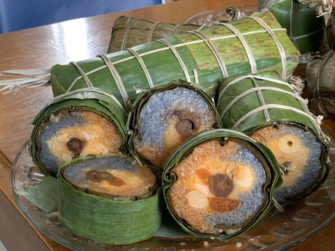 Kỳ lạ với bánh tét có nhân là... sâm - Ảnh 1. Kỳ lạ với bánh tét có nhân là... sâm - Ảnh 1.