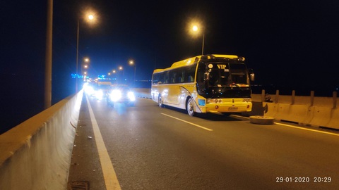 Cao tốc TP.HCM - Long Thành - Dầu Giây kẹt xe do xe khách chết máy - Ảnh 1. Cao tốc TP.HCM - Long Thành - Dầu Giây kẹt xe do xe khách chết máy - Ảnh 1.