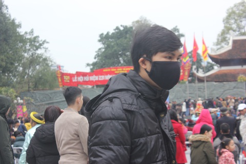 Mang khẩu trang phòng chống virus corona ở lễ hội Gò Đống Đa - Ảnh 10. Mang khẩu trang phòng chống virus corona ở lễ hội Gò Đống Đa - Ảnh 10.