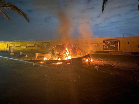 Ông Trump ra lệnh không kích sân bay Baghdad, tiêu diệt thủ lĩnh quân đội Iran - Ảnh 1. Ông Trump ra lệnh không kích sân bay Baghdad, tiêu diệt thủ lĩnh quân đội Iran - Ảnh 1.