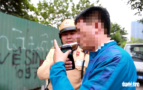 Vào viện thăm mẹ sau khi uống rượu tại đám hỏi, tài xế bị phạt 35 triệu đồng - Ảnh 1. Vào viện thăm mẹ sau khi uống rượu tại đám hỏi, tài xế bị phạt 35 triệu đồng - Ảnh 1.