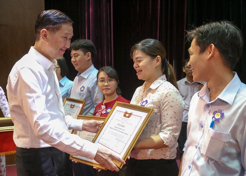 Trên 95% dân hài lòng thì chắc lãnh đạo không có việc gì làm, chỉ có đi ăn giỗ - Ảnh 3. Trên 95% dân hài lòng thì chắc lãnh đạo không có việc gì làm, chỉ có đi ăn giỗ - Ảnh 3.