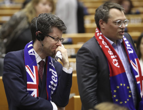 EU nghẹn ngào tiễn Anh lên đường - Ảnh 2. EU nghẹn ngào tiễn Anh lên đường - Ảnh 2.