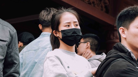 Dân vẫn kéo về khai hội chùa Hương bất chấp virus corona - Ảnh 9. Dân vẫn kéo về khai hội chùa Hương bất chấp virus corona - Ảnh 9.