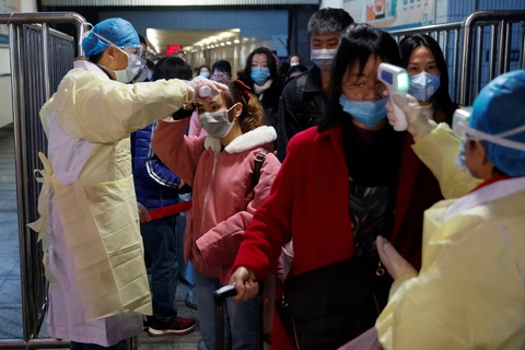 Thời gian ủ bệnh do virus corona chỉ 5 ngày, cứ 1 người lây cho hơn 2 người - Ảnh 1. Thời gian ủ bệnh do virus corona chỉ 5 ngày, cứ 1 người lây cho hơn 2 người - Ảnh 1.