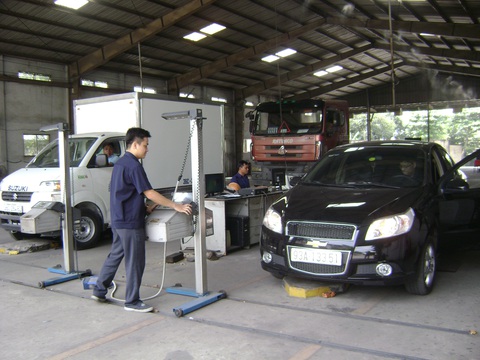 Yêu cầu chủ xe không để tiền trên cabin khi đưa xe vào kiểm định - Ảnh 1. Yêu cầu chủ xe không để tiền trên cabin khi đưa xe vào kiểm định - Ảnh 1.