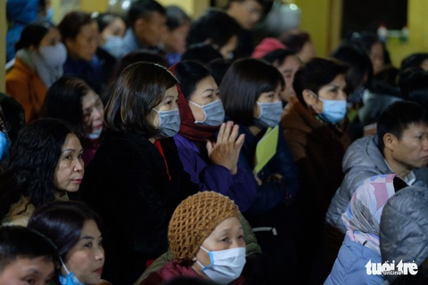 Bỏ dâng sao giải hạn và lo virus corona, lễ cầu an ở chùa Phúc Khánh trật tự không ngờ - Ảnh 4. Bỏ dâng sao giải hạn và lo virus corona, lễ cầu an ở chùa Phúc Khánh trật tự không ngờ - Ảnh 4.