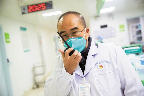 Cuộc đua với thời gian của vị bác sĩ nóng nảy ở tâm dịch Vũ Hán - Ảnh 1. Cuộc đua với thời gian của vị bác sĩ nóng nảy ở tâm dịch Vũ Hán - Ảnh 1.