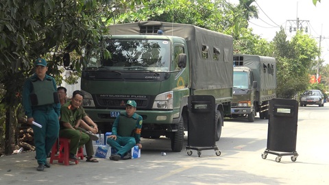 Cảnh sát giảm quân số truy bắt nghi can xả súng ở Củ Chi - Ảnh 2. Cảnh sát giảm quân số truy bắt nghi can xả súng ở Củ Chi - Ảnh 2.