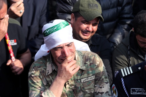 Hàng ngàn người Iraq dự lễ tang tướng Iran, hô vang Cái chết cho nước Mỹ - Ảnh 5. Hàng ngàn người Iraq dự lễ tang tướng Iran, hô vang Cái chết cho nước Mỹ - Ảnh 5.