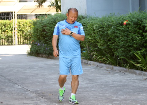 U23 Việt Nam ‘hồi hộp’ chờ tin chấn thương của Đình Trọng - Ảnh 2. U23 Việt Nam ‘hồi hộp’ chờ tin chấn thương của Đình Trọng - Ảnh 2.