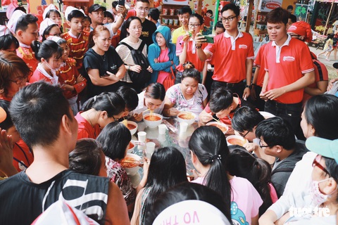 Trưng bày mâm cỗ, mâm ngũ quả 3 miền trong Lễ hội Tết Việt - Ảnh 9. Trưng bày mâm cỗ, mâm ngũ quả 3 miền trong Lễ hội Tết Việt - Ảnh 9.