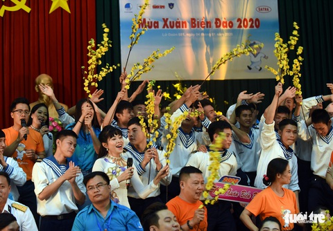 Mùa xuân biển đảo lần 9: Bên vịnh Phan Thiết, bâng khuâng nhớ Trường Sa - Ảnh 18. Mùa xuân biển đảo lần 9: Bên vịnh Phan Thiết, bâng khuâng nhớ Trường Sa - Ảnh 18.
