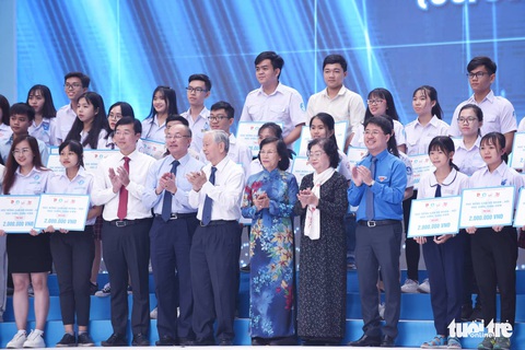 70 năm Ngày truyền thống HS-SV: Cháy mãi ngọn lửa yêu nước - Ảnh 10. 70 năm Ngày truyền thống HS-SV: Cháy mãi ngọn lửa yêu nước - Ảnh 10.