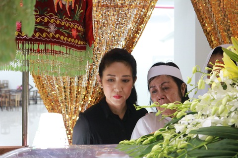 Các nghệ sĩ nghẹn ngào chia tay tài tử Nguyễn Chánh Tín - Ảnh 1. Các nghệ sĩ nghẹn ngào chia tay tài tử Nguyễn Chánh Tín - Ảnh 1.