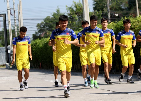 nhom cau thu da chinh tran gap bahrain chay tha long sang 4-1 1(read-only) nhom cau thu da chinh tran gap bahrain chay tha long sang 4-1 1(read-only)