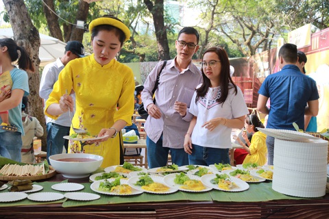 Bánh chưng, bánh giầy, bánh tét - linh hồn Tết Việt! - Ảnh 10. Bánh chưng, bánh giầy, bánh tét - linh hồn Tết Việt! - Ảnh 10.