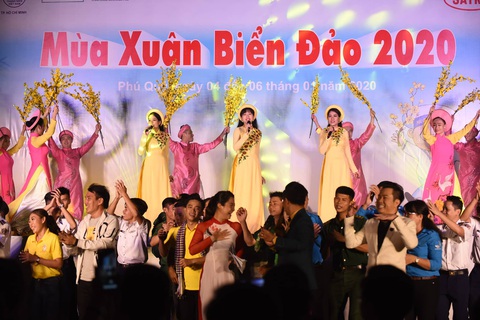 Mùa xuân biển đảo 2020: Những chiến sĩ tuổi đôi mươi khoe tài hát, nhảy - Ảnh 5. Mùa xuân biển đảo 2020: Những chiến sĩ tuổi đôi mươi khoe tài hát, nhảy - Ảnh 5.