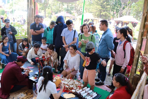Bánh chưng, bánh giầy, bánh tét - linh hồn Tết Việt! - Ảnh 11. Bánh chưng, bánh giầy, bánh tét - linh hồn Tết Việt! - Ảnh 11.