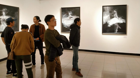 Ba họa sĩ Sài Gòn mang tâm tình đất phương Nam đến Hà Nội khai xuân - Ảnh 1. Ba họa sĩ Sài Gòn mang tâm tình đất phương Nam đến Hà Nội khai xuân - Ảnh 1.