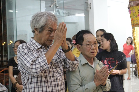 Ca sĩ Giao Linh, diễn viên Lý Hùng, Kiều Minh Tuấn... viếng nghệ sĩ Nguyễn Chánh Tín - Ảnh 7. Ca sĩ Giao Linh, diễn viên Lý Hùng, Kiều Minh Tuấn... viếng nghệ sĩ Nguyễn Chánh Tín - Ảnh 7.