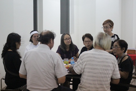 Ca sĩ Giao Linh, diễn viên Lý Hùng, Kiều Minh Tuấn... viếng nghệ sĩ Nguyễn Chánh Tín - Ảnh 9. Ca sĩ Giao Linh, diễn viên Lý Hùng, Kiều Minh Tuấn... viếng nghệ sĩ Nguyễn Chánh Tín - Ảnh 9.