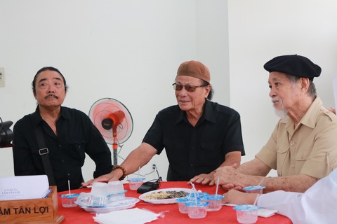 Nguyên Thủ tướng Nguyễn Tấn Dũng và nhiều nghệ sĩ đến chia buồn cùng gia đình Nguyễn Chánh Tín - Ảnh 5. Nguyên Thủ tướng Nguyễn Tấn Dũng và nhiều nghệ sĩ đến chia buồn cùng gia đình Nguyễn Chánh Tín - Ảnh 5.