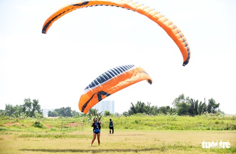 Bay trên không với dù lượn - Ảnh 3. Bay trên không với dù lượn - Ảnh 3.