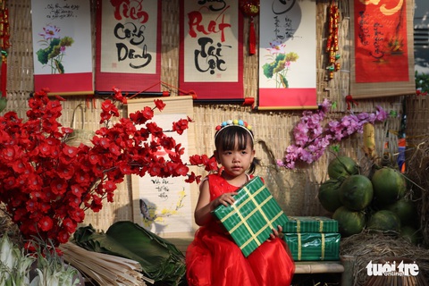 Bệnh nhi vui chợ xuân, mừng năm mới - Ảnh 9. Bệnh nhi vui chợ xuân, mừng năm mới - Ảnh 9.