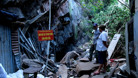 Vụ sạt lở đá ở Nha Trang: Chưa có quỹ đất tái định cư cho người dân - Ảnh 1. Vụ sạt lở đá ở Nha Trang: Chưa có quỹ đất tái định cư cho người dân - Ảnh 1.
