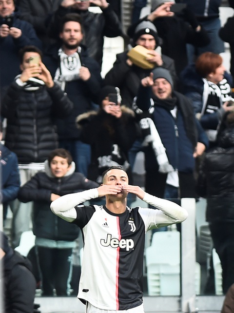 Ronaldo lập hat-trick, Juventus giữ vững đỉnh bảng - Ảnh 1. Ronaldo lập hat-trick, Juventus giữ vững đỉnh bảng - Ảnh 1.