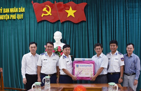 Mùa xuân biển đảo lần 9 bịn rịn tạm biệt huyện đảo Phú Quý - Ảnh 4. Mùa xuân biển đảo lần 9 bịn rịn tạm biệt huyện đảo Phú Quý - Ảnh 4.