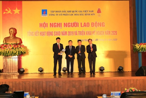 Một nửa ngân sách của Quảng Ngãi do Lọc hóa dầu Bình Sơn đóng góp - Ảnh 1. Một nửa ngân sách của Quảng Ngãi do Lọc hóa dầu Bình Sơn đóng góp - Ảnh 1.