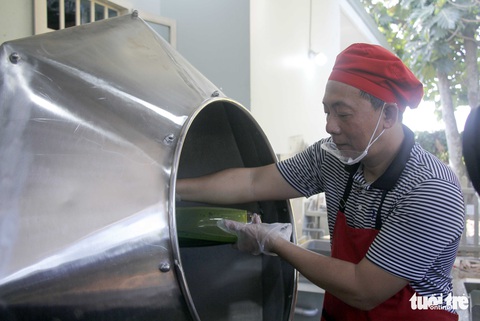Máy phụ gói bánh chưng, 1 phút xong một bánh - Ảnh 4. Máy phụ gói bánh chưng, 1 phút xong một bánh - Ảnh 4.