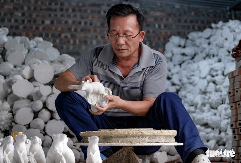 Chuột vàng làng Bát Tràng giá rẻ, đắt khách những ngày giáp tết - Ảnh 6. Chuột vàng làng Bát Tràng giá rẻ, đắt khách những ngày giáp tết - Ảnh 6.