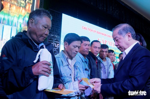 Lãnh đạo tỉnh Thừa Thiên Huế đối thoại với người đạp xích lô du lịch - Ảnh 1. Lãnh đạo tỉnh Thừa Thiên Huế đối thoại với người đạp xích lô du lịch - Ảnh 1.