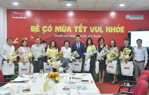 Ăn tết sao cho vừa vui vừa khỏe, không tăng cân? - Ảnh 1. Ăn tết sao cho vừa vui vừa khỏe, không tăng cân? - Ảnh 1.
